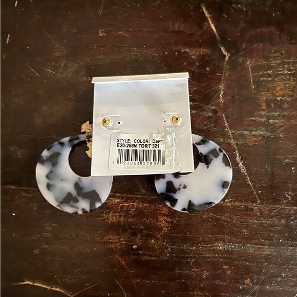 Ciara New York Stone Cluster and Teardrop Earrings NWT - Picture 3 of 3